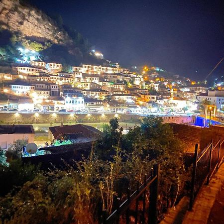 Guesthouse Riverside Μπεράτ Εξωτερικό φωτογραφία