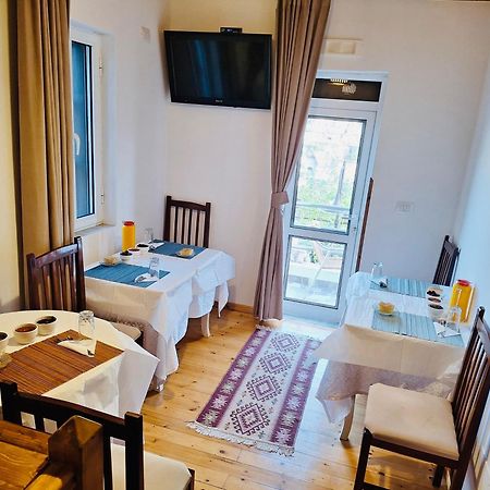 Guesthouse Riverside Μπεράτ Εξωτερικό φωτογραφία