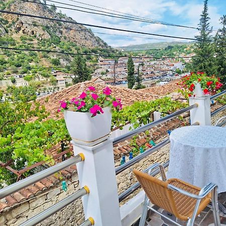 Guesthouse Riverside Μπεράτ Εξωτερικό φωτογραφία