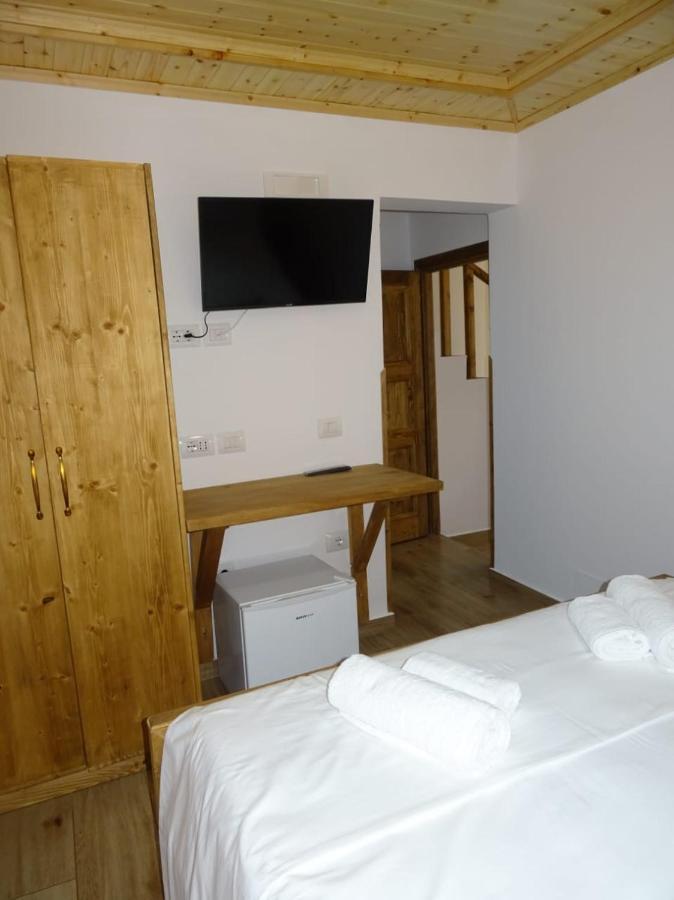 Guesthouse Riverside Μπεράτ Εξωτερικό φωτογραφία
