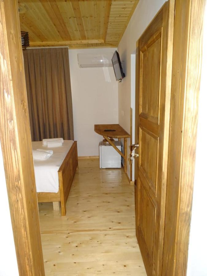 Guesthouse Riverside Μπεράτ Εξωτερικό φωτογραφία