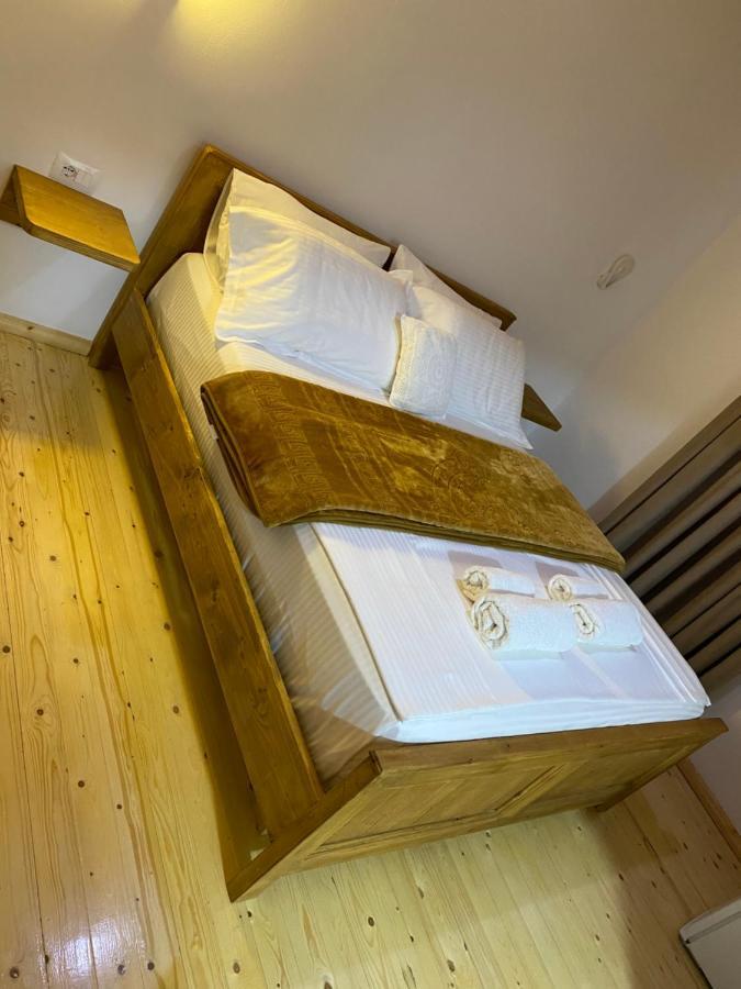 Guesthouse Riverside Μπεράτ Εξωτερικό φωτογραφία