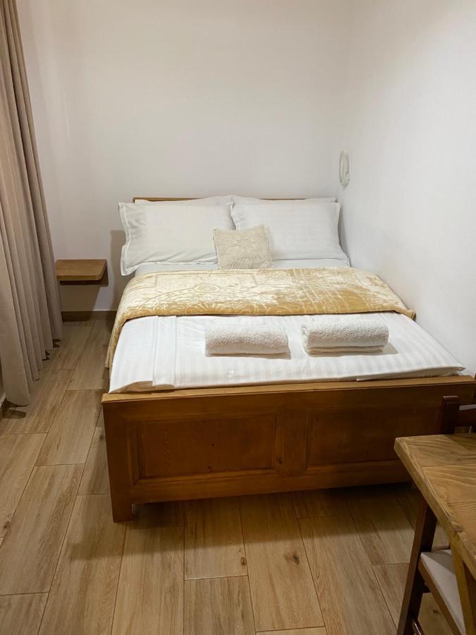 Guesthouse Riverside Μπεράτ Εξωτερικό φωτογραφία