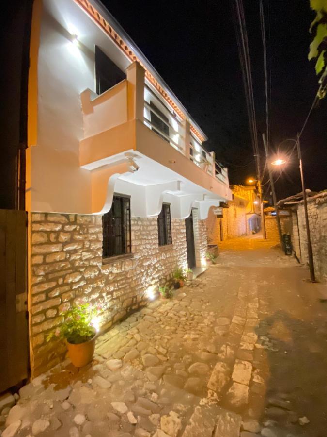 Guesthouse Riverside Μπεράτ Εξωτερικό φωτογραφία