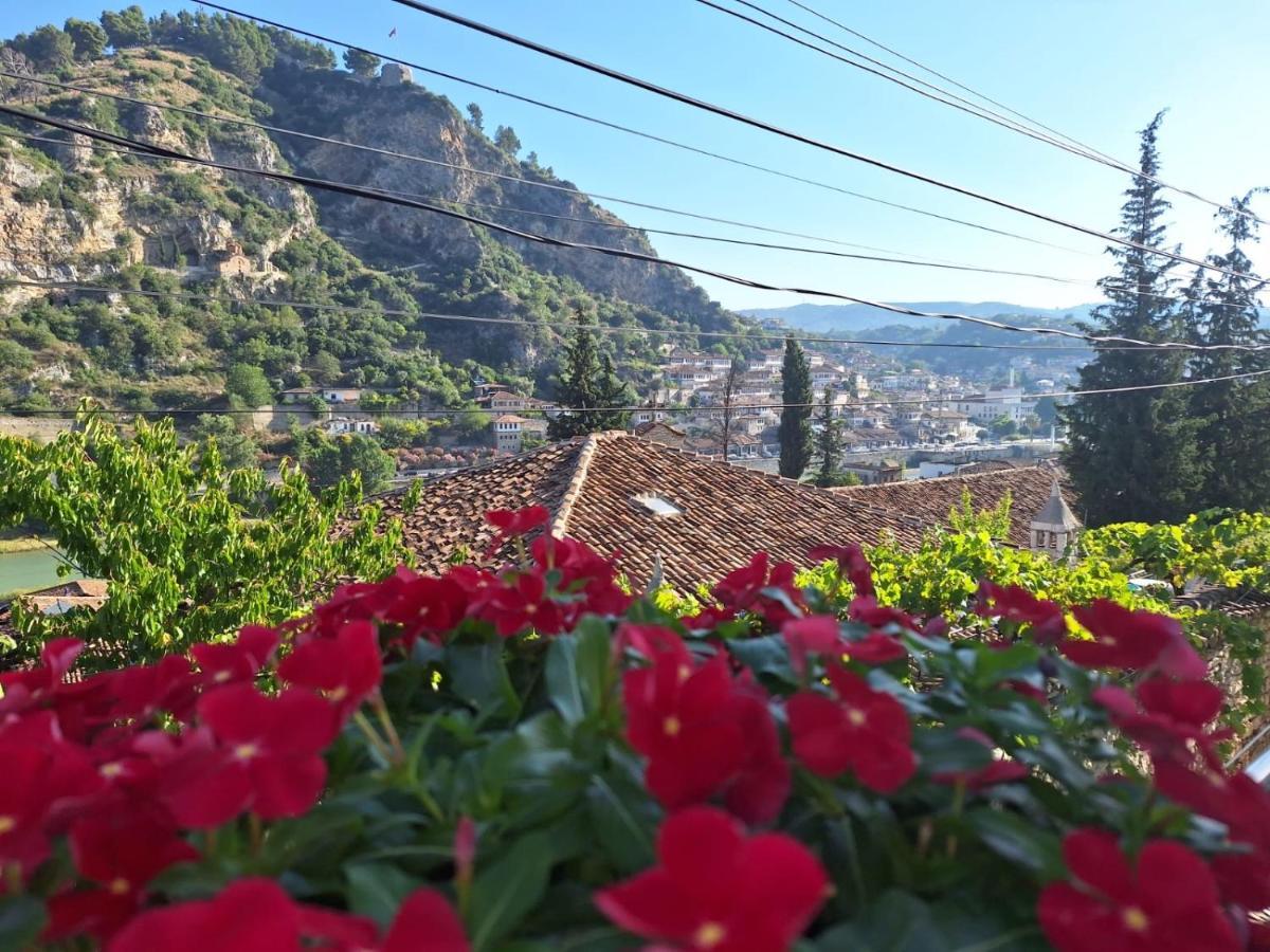 Guesthouse Riverside Μπεράτ Εξωτερικό φωτογραφία