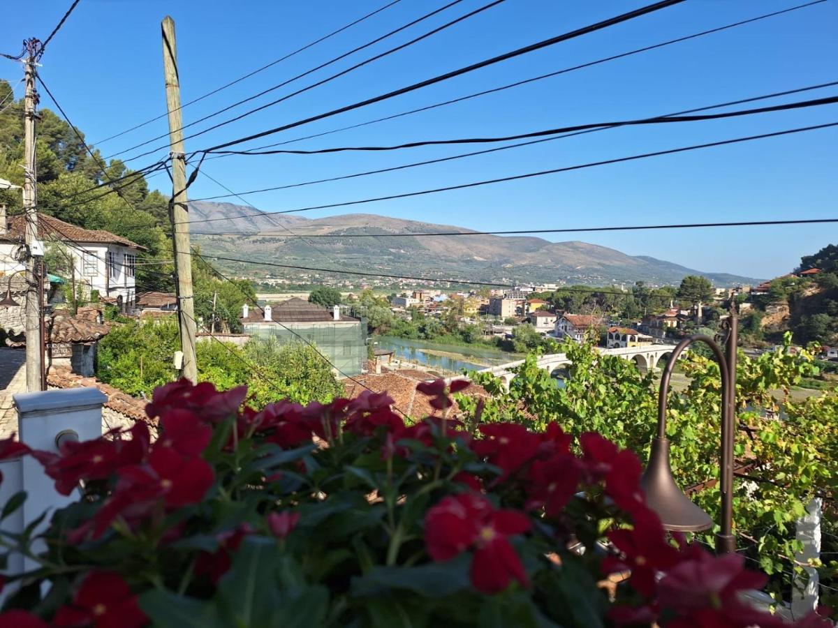 Guesthouse Riverside Μπεράτ Εξωτερικό φωτογραφία