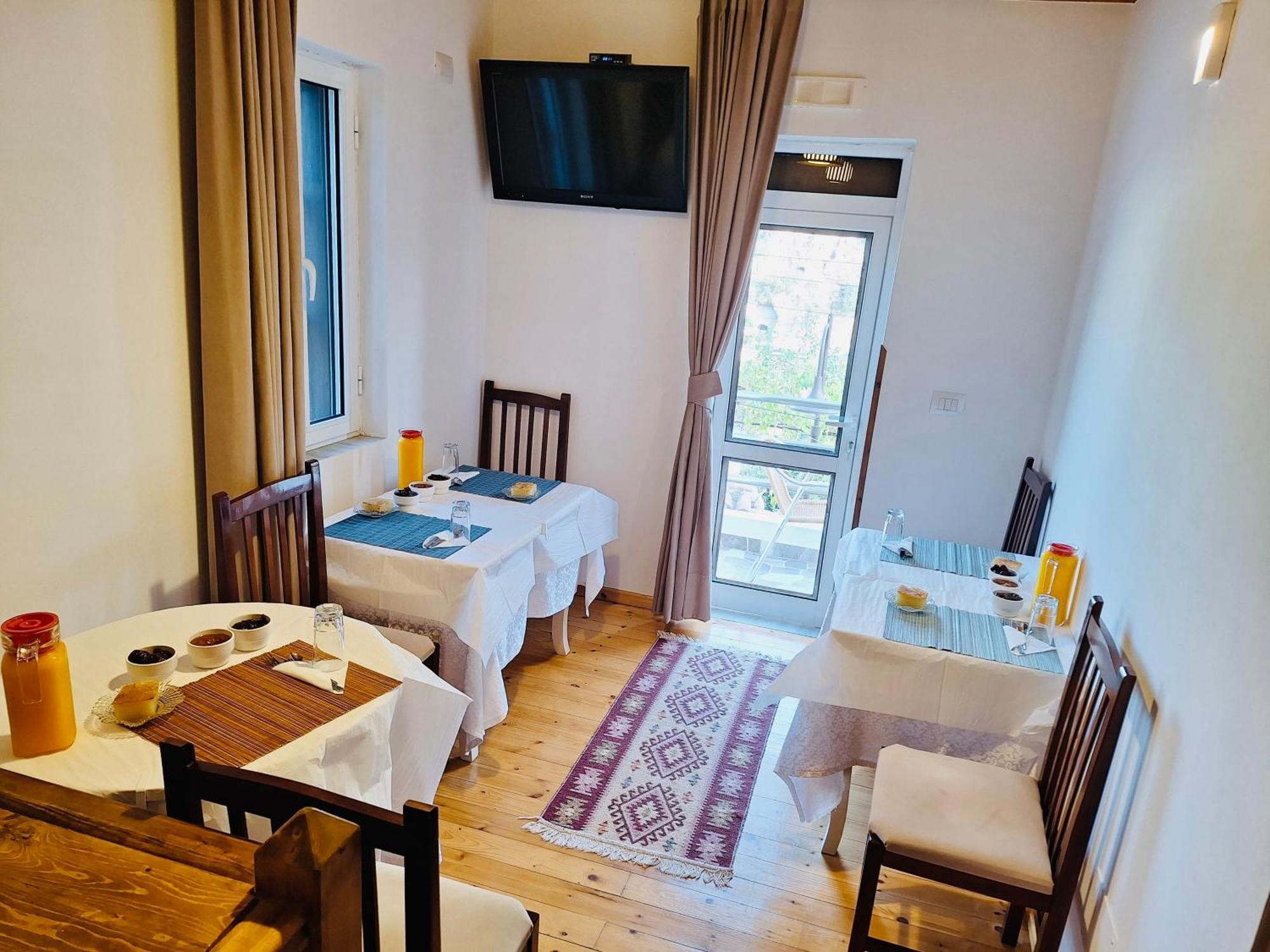 Guesthouse Riverside Μπεράτ Εξωτερικό φωτογραφία