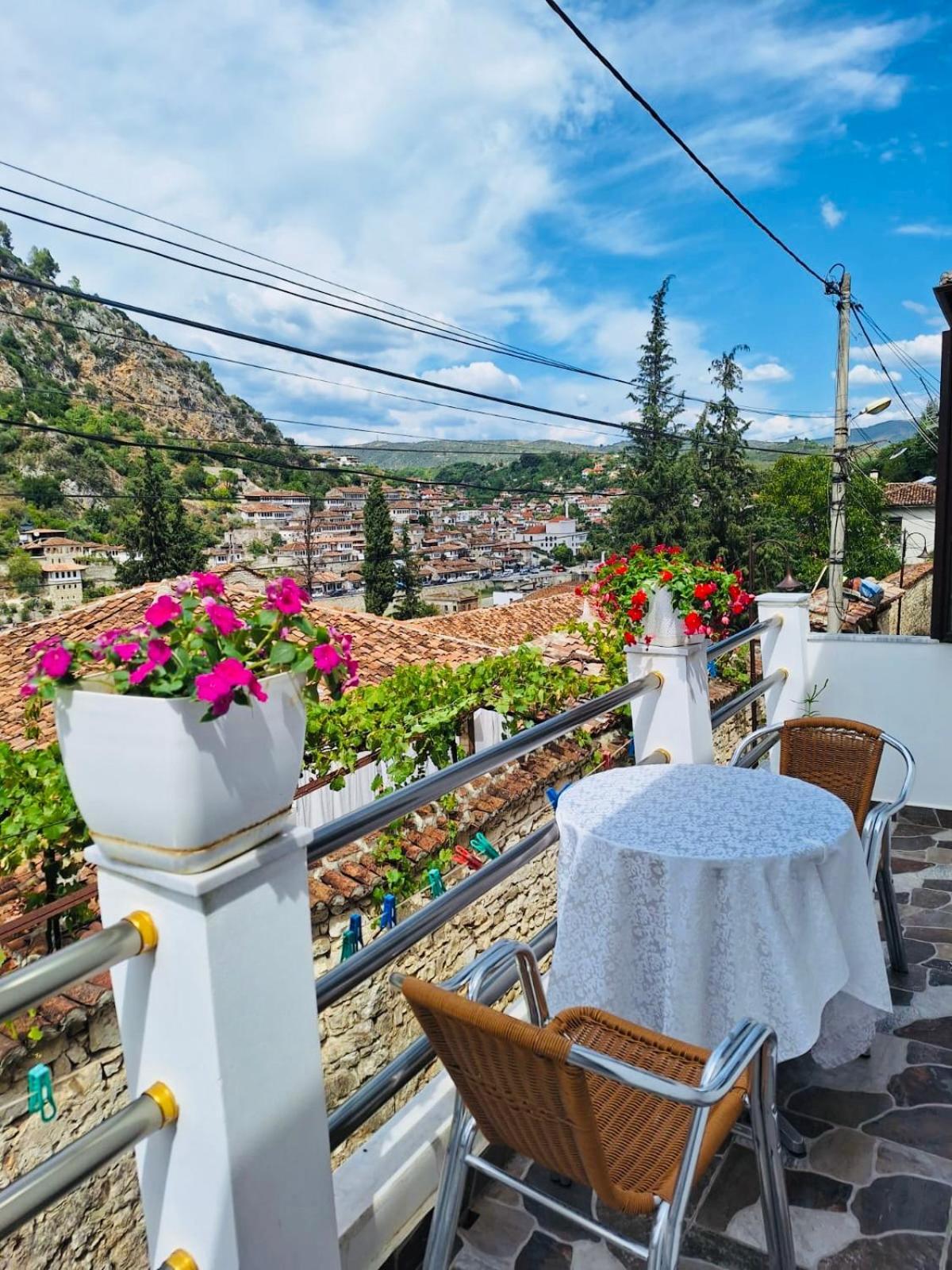 Guesthouse Riverside Μπεράτ Εξωτερικό φωτογραφία