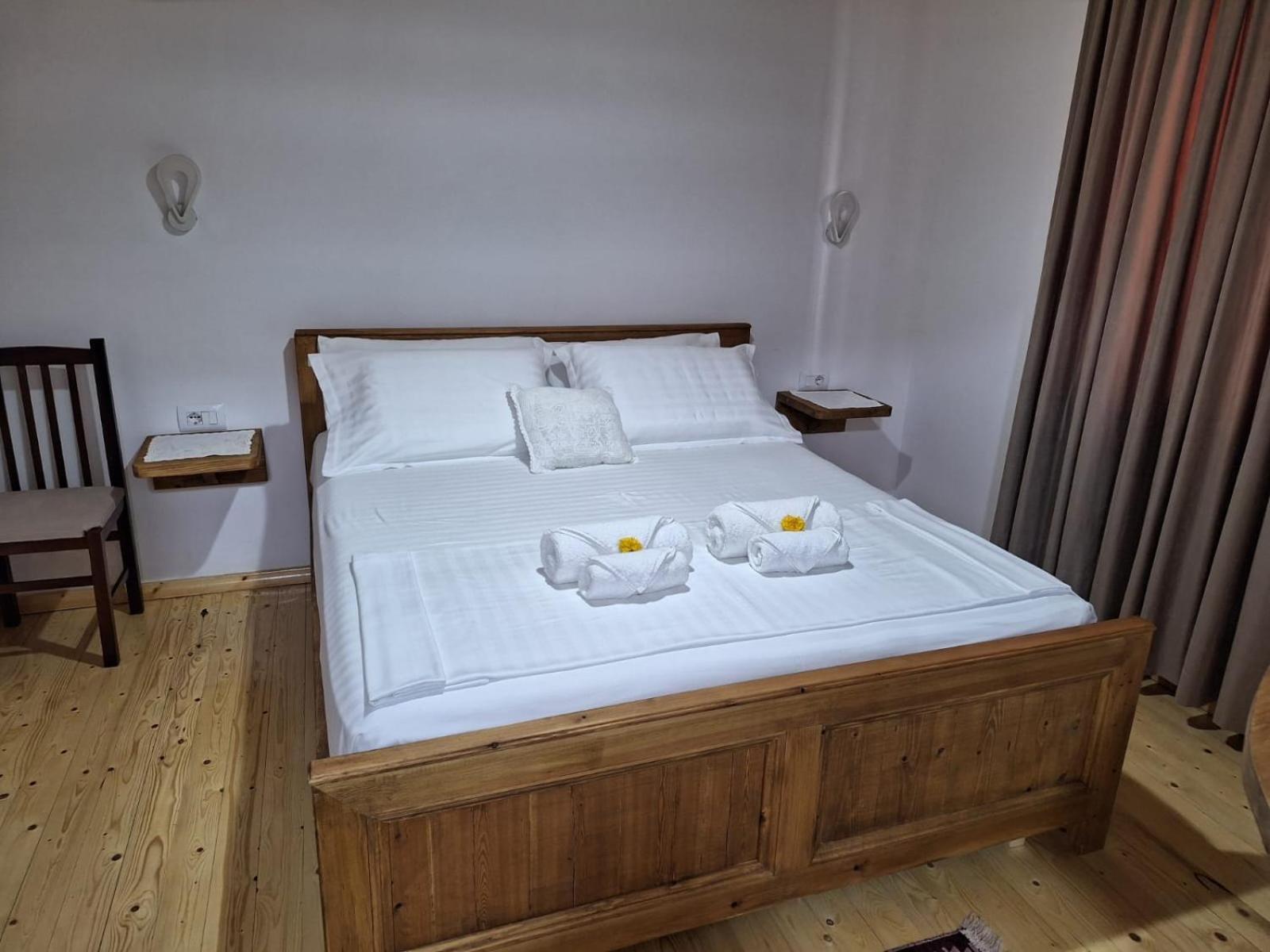 Guesthouse Riverside Μπεράτ Εξωτερικό φωτογραφία