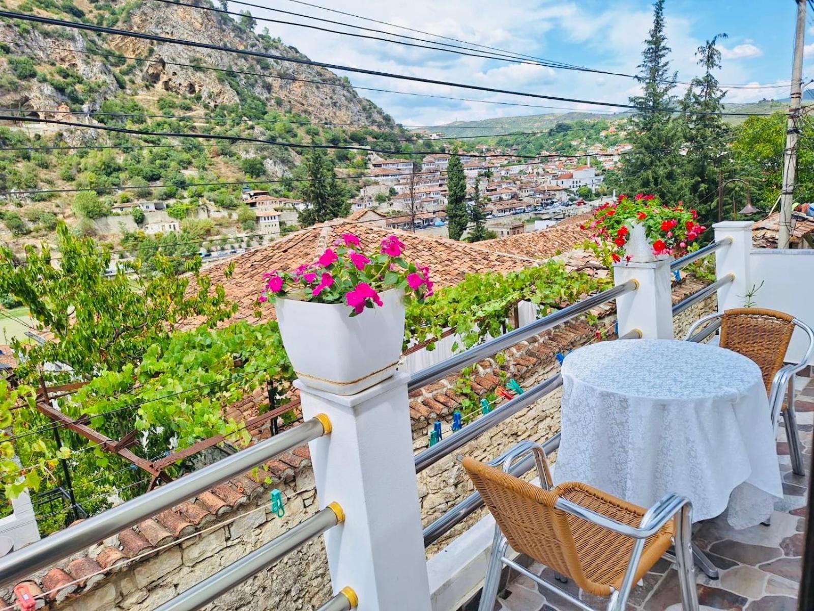 Guesthouse Riverside Μπεράτ Εξωτερικό φωτογραφία